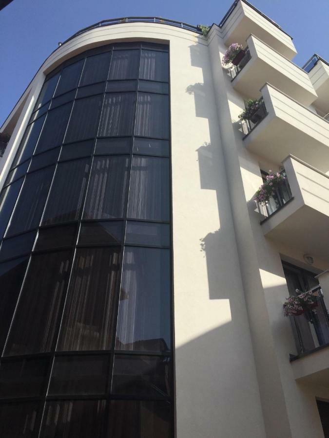 Bentley Apartments Priștina Exterior foto